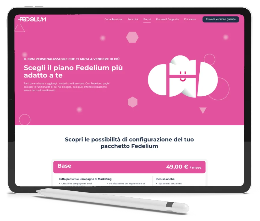 Tablet disposto in orizzontale che mostra la homepage del sito Fedelium realizzato per Open Service da Luca Giavara