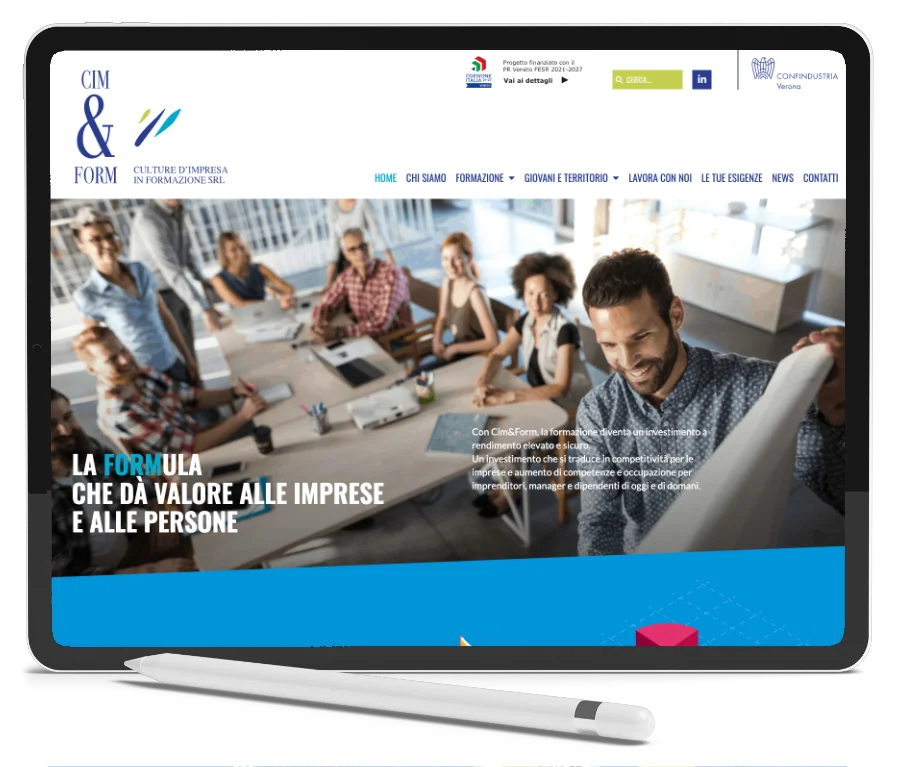 Tablet disposto in orizzontale che mostra la homepage del sito Cim&Form realizzato per Clab Comunicazione.